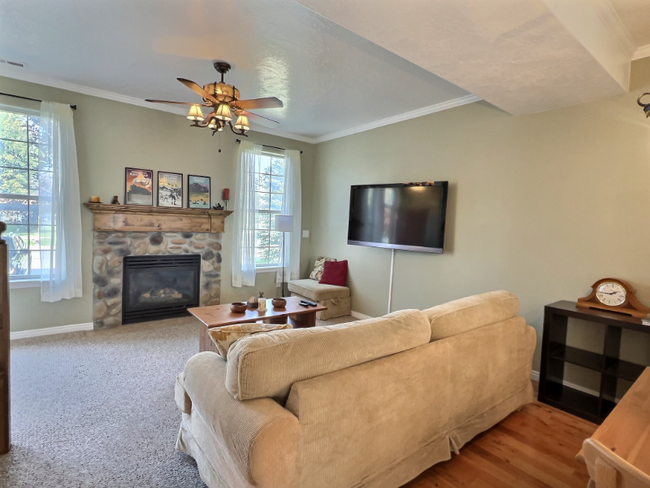 Building Photo - 884 Hamlet Cir S