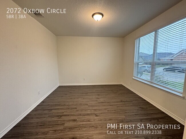 Building Photo - 2072 Oxbow Cir