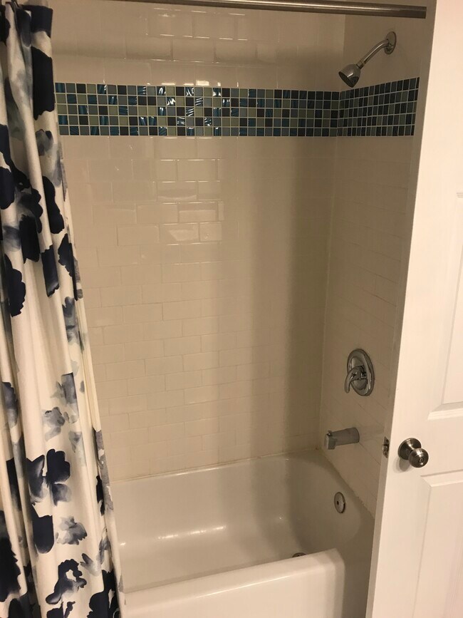 Foto del edificio - 512 Lewis Ln