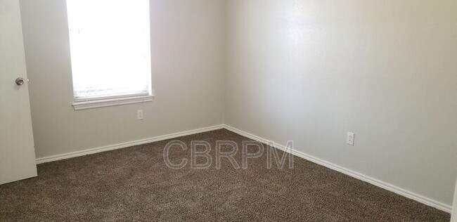 Foto del edificio - 3011 Bates St