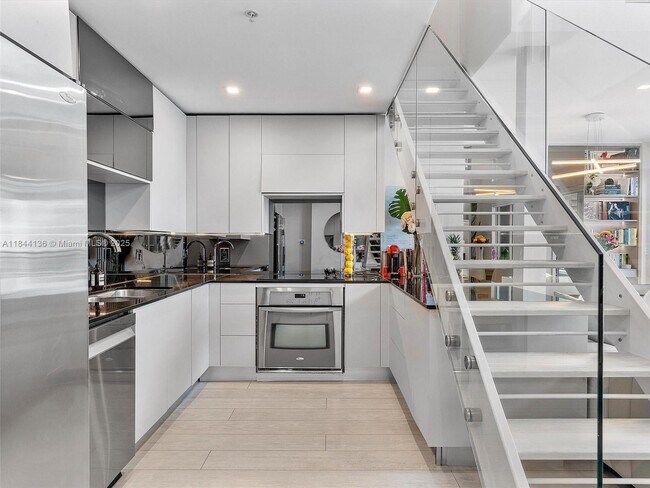 Foto del edificio - 60 SW 13th St