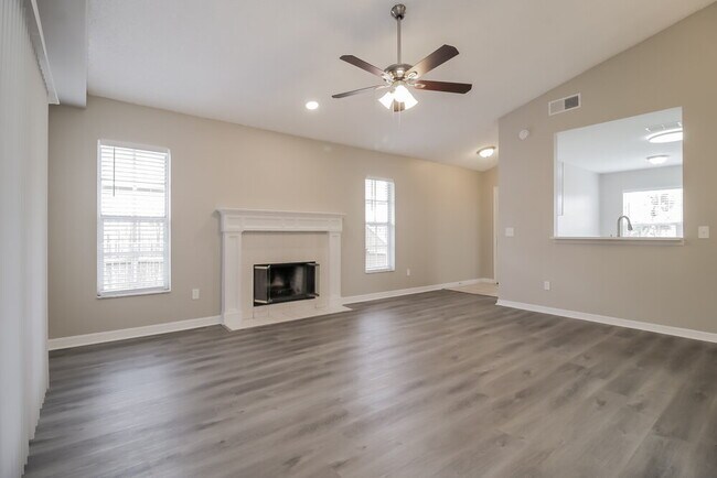 Building Photo - 4830 Fort Dodge St