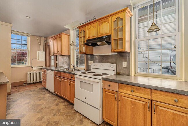 Nice Apartment in a nice neighborhood - 2347 N 3rd St