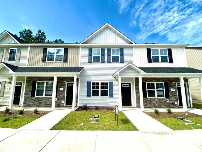Building Photo - Well maintained Townhome in Piney Green!
