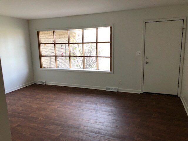 Building Photo - 2311 Eastmoreland Ave