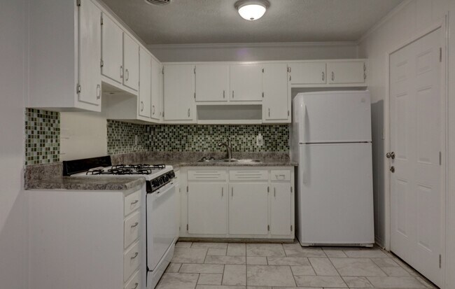 Building Photo - 10252 Foxfire Terrace