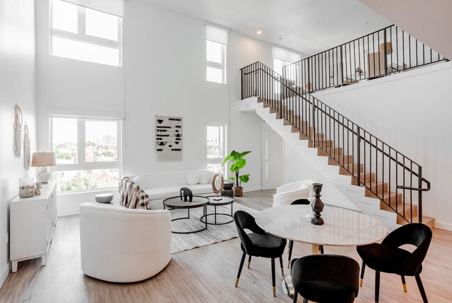 Building Photo - The Harper