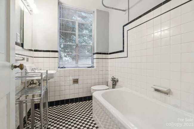 Building Photo - 1121 Myrtle Ave