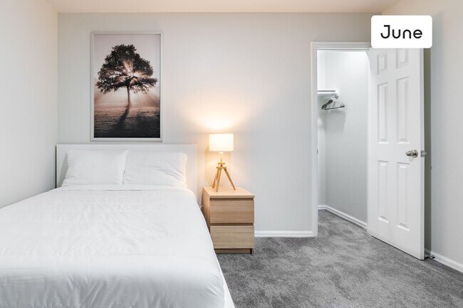 Foto del edificio - ROOM ONLY in 3-bed/1.5-bath Home