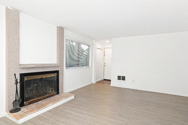 Foto del edificio - Renton 2 Bedroom in Great Location Available!