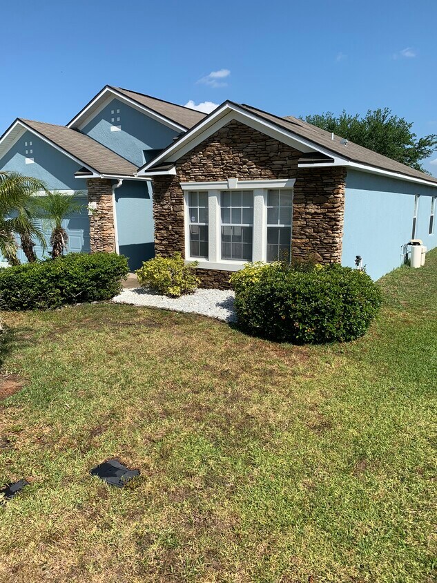 Building Photo - 5539 Sycamore Canyon Dr