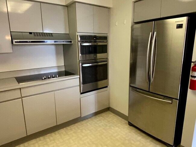 Kitchen with new Appliances - 30 S Adelaide Ave