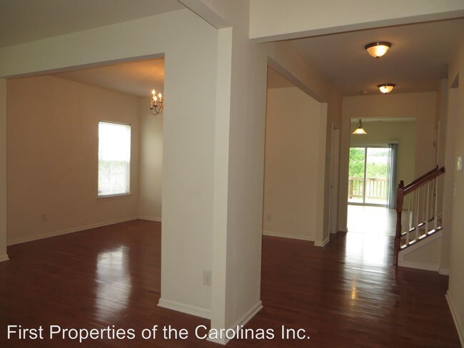 Building Photo - 4 br, 2.5 bath House - 3029 Rhododendron Pl