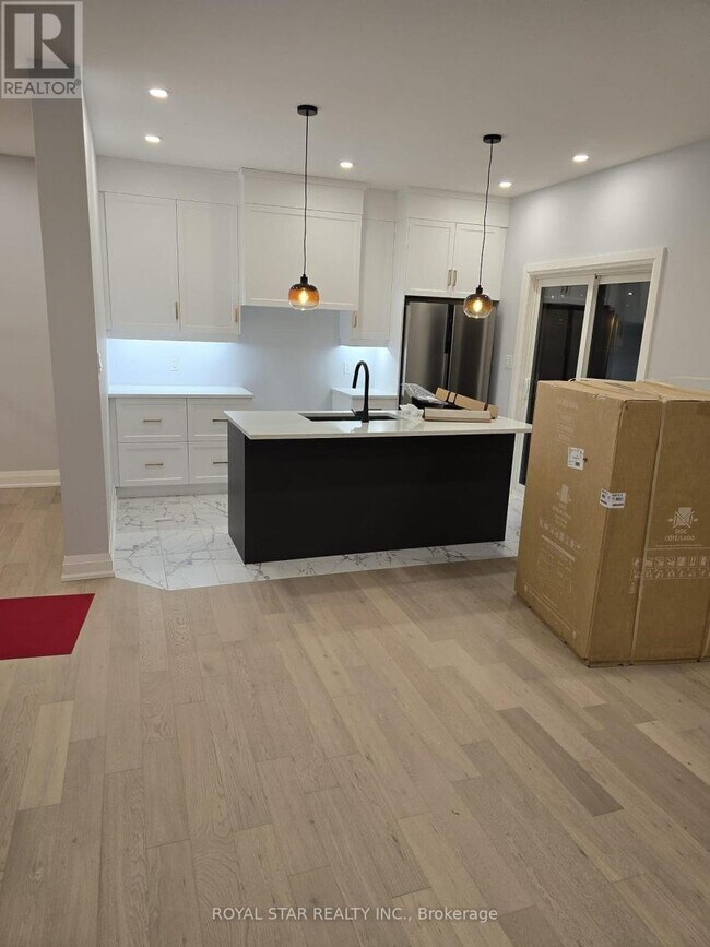 Photo du bâtiment - 6505 Alexa Cmn