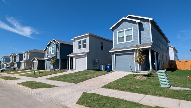 Foto del edificio - 732 Sandhill Crane Ln