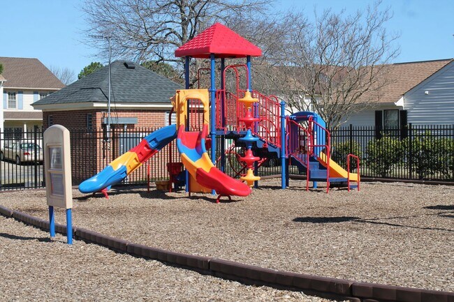 Foto del edificio - Updated Townhome in Kempsville Lake! Pet f...