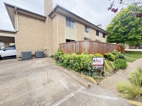 Building Photo - 2622 Custer Pkwy
