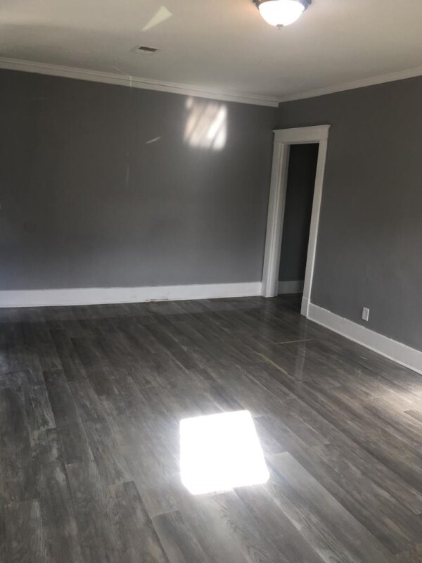 Building Photo - 2136 Bennett Ave
