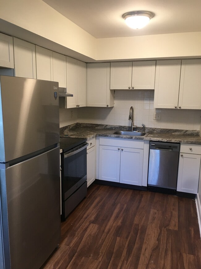 Kitchen - 12 Reliance Ct