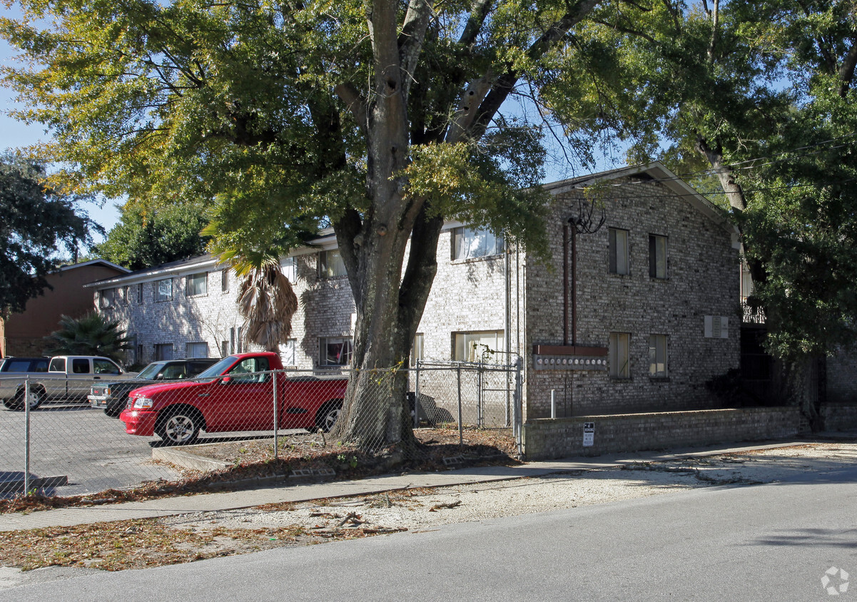 Primary Photo - North Corner Pointe Apartments