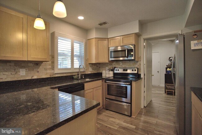 Foto del edificio - 4110 Majestic Ln