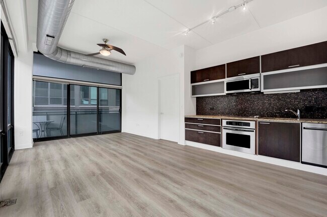 Foto del edificio - 660 W Wayman St