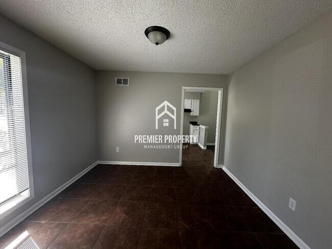 Foto del edificio - 4195 Rosewind Cir