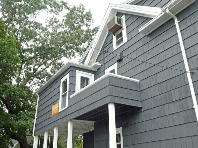 Building Photo - 37 Pearl St