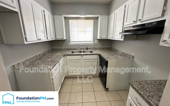 Building Photo - 2100 Vollintine Ave