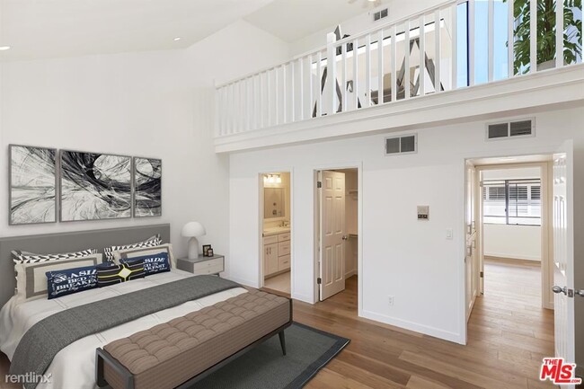 Building Photo - 2 br, 2 bath Condo - 818 18th St Unit D