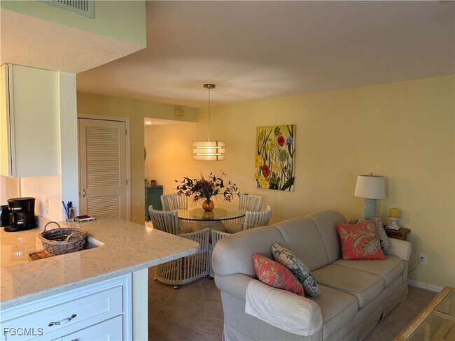 Foto del edificio - 5965 Trailwinds Dr