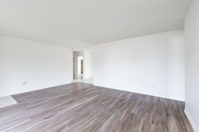 Building Photo - 3 bedroom 2 bathroom Ranch Style Home in Prescott Valley!