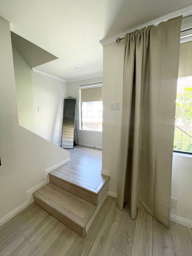 Foto del edificio - 21720 Hart St