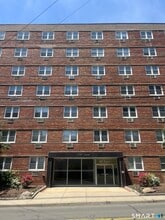 Building Photo - 140 Grove St