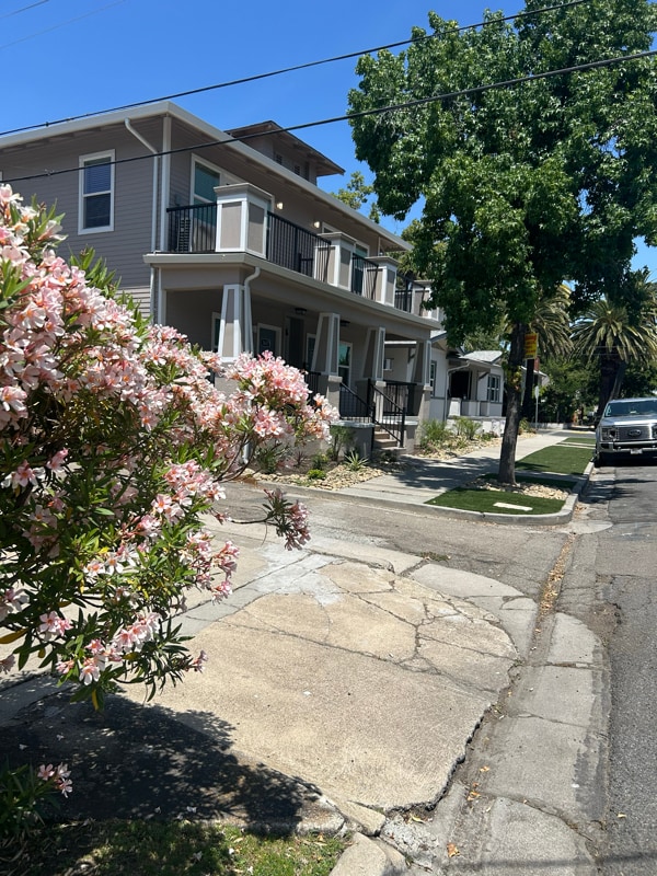 Building Photo - 1823 N Center St