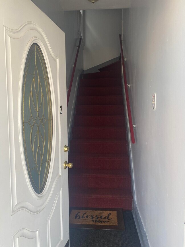 Foto del edificio - 316 Armstrong Ave