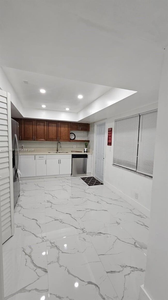 Building Photo - 7085 W Sunrise Blvd