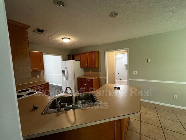 Building Photo - 8012 Rocky Creek Dr