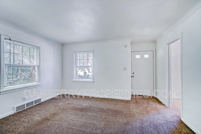 Foto del edificio - 1132 Brookley Blvd