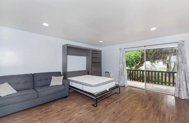 Cama plegable abatible (tamaño completo) - 7890 E Spring St