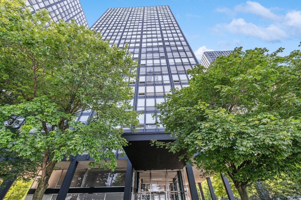 Foto principal - 880 N Lake Shore Dr