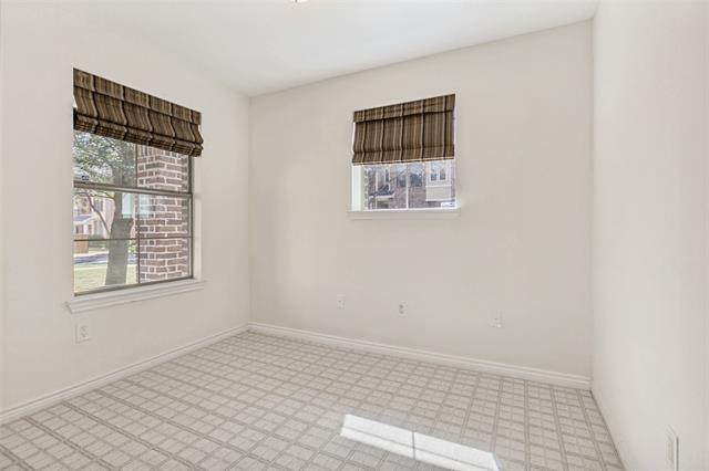 Foto del edificio - 2112 Grove Park Ln