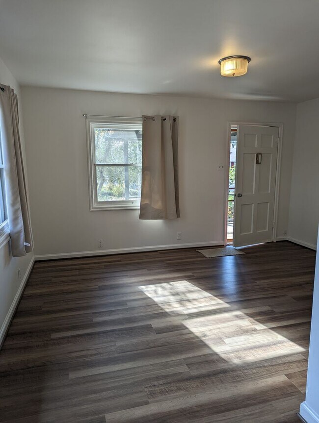 Foto del edificio - 2 Bedroom 1 Bathroom Single Family Home ju...