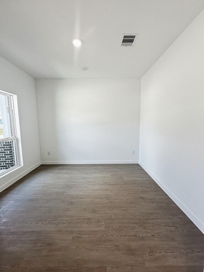 Building Photo - 26915 Nightingale Songs Dr