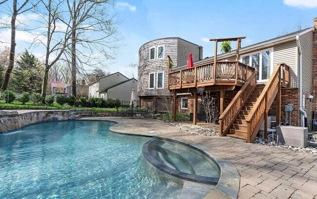 Photo - Fantastic 5 Bed 5 Bath Home With Swimming ...