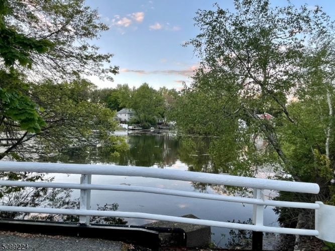 93 Sunset Trail, Denville, NJ 07834 Room for Rent in Denville, NJ