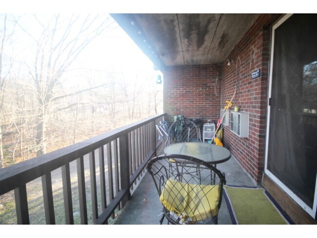 Foto del edificio - 140 Kenrick St