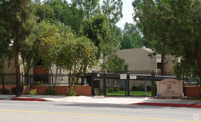 Building Photo - Villa Topanga