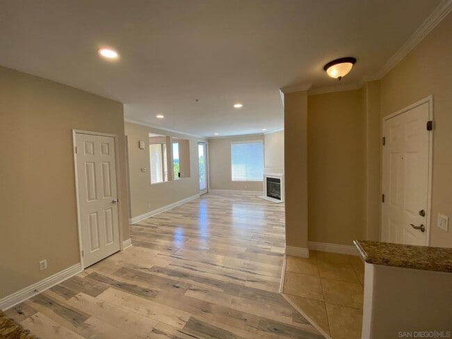Building Photo - Beautiful 2-bedroom, 2-bath in the heart of Carmel Valley