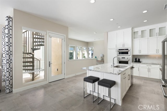 Building Photo - 2662 Doheny Way